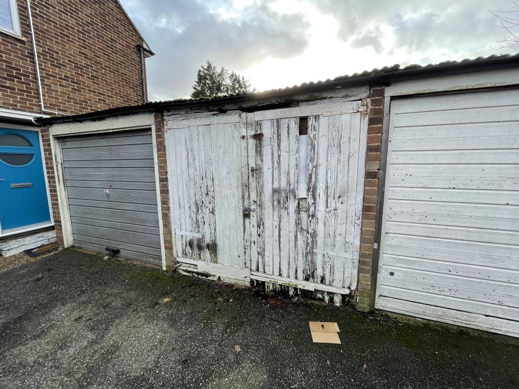 Freehold lock up garge in south london