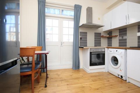 Studio to rent, Kentish Town Road, Kentish Town, NW5