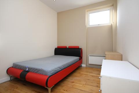 Studio to rent, Kentish Town Road, Kentish Town, NW5