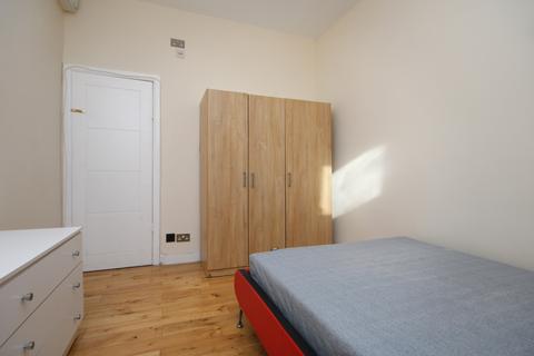 Studio to rent, Kentish Town Road, Kentish Town, NW5