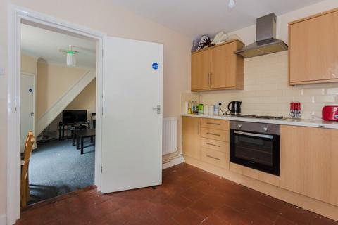 4 bedroom semi-detached house to rent, Hughenden Road, Hp13