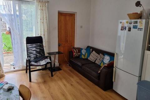 36b Ceylon Road, Westcliff-on-sea, SS0 7HP