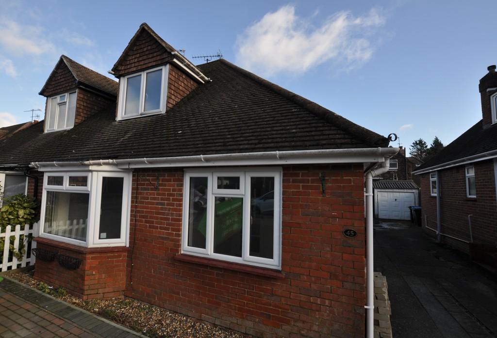 Warlingham 3 bed semidetached bungalow to rent £2,100 pcm (£485 pw)