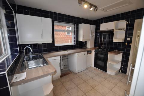 3 bedroom semi-detached bungalow to rent, Warlingham