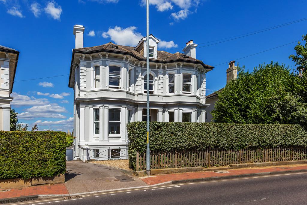 Lansdowne Road, Tunbridge Wells 2 bed ground floor flat for sale £575,000