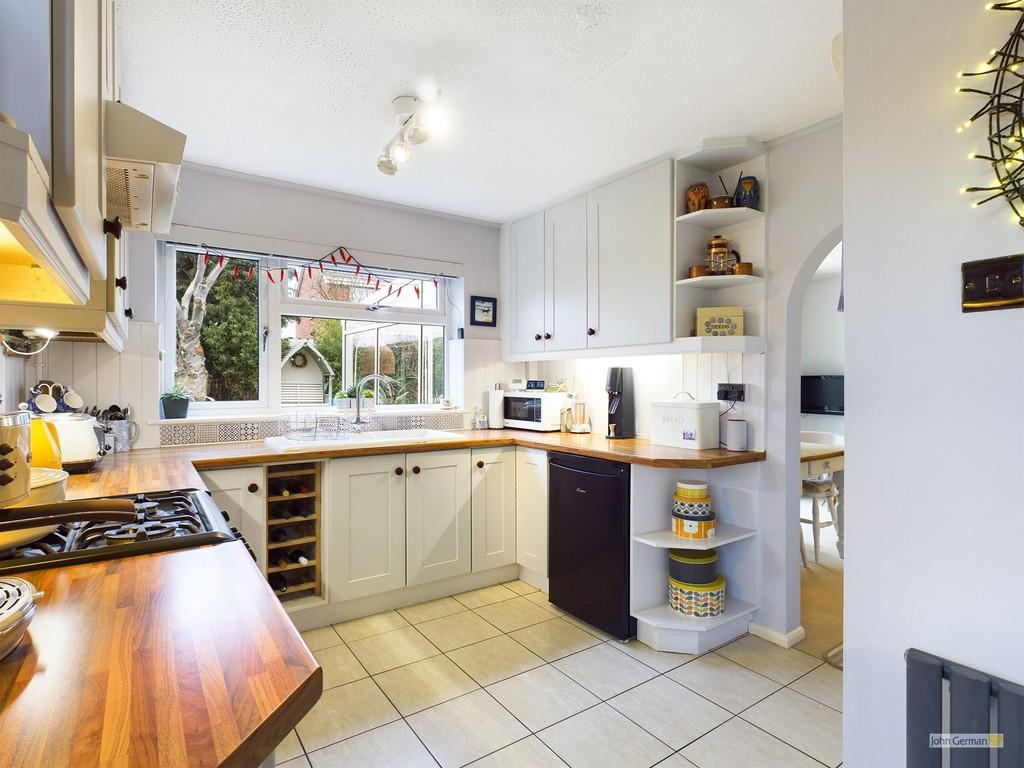 Park Road, BartonunderNeedwood 4 bed detached house for sale £425,000