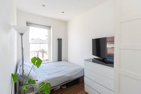 3 bedroom flat for sale, First Floor Flat, 410  Hornsey Road
