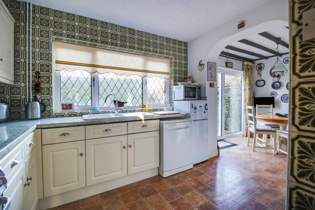 Calder Close, Greenmeadow, Swindon 3 bed semidetached house £325,000