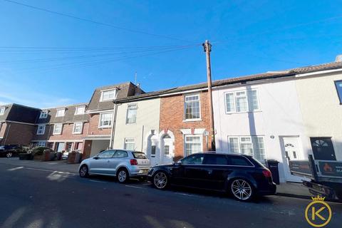 4 bedroom terraced house to rent, Napier Road, Southsea