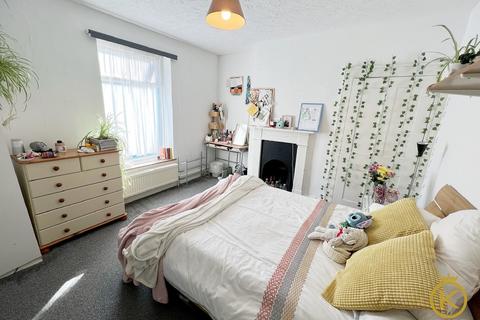 4 bedroom terraced house to rent, Napier Road, Southsea