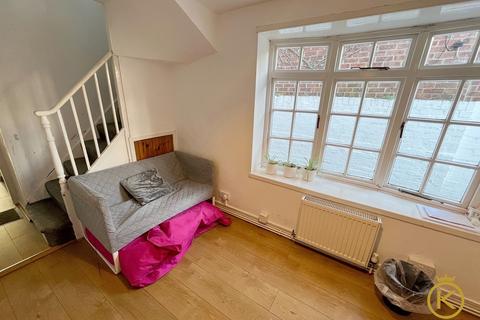 4 bedroom terraced house to rent, Napier Road, Southsea