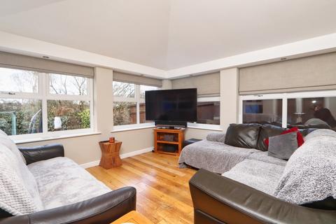 4 Howley Close, Irlam, Manchester, M44 6RY