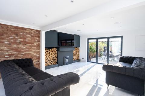 5 Tranquil Dale, Buckland, Betchworth, RH3 7EE