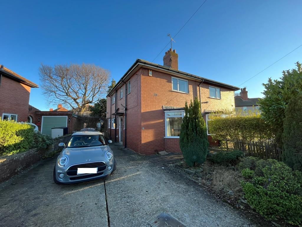 St Johns Road, Harrogate, HG1 3AF 3 bed semidetached house £220,000