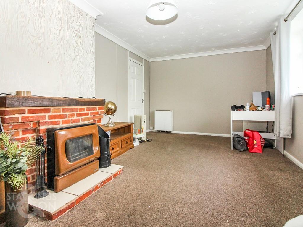 Grange Road, Cantley, Norwich 2 bed detached bungalow £850 pcm (£196 pw)