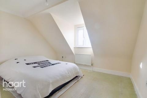 8 Hall Road, Wouldham, Rochester, ME1 3XN