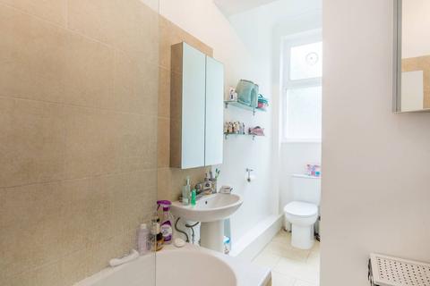 16, Mendip Houses Welwyn Street, London, E2 0JW