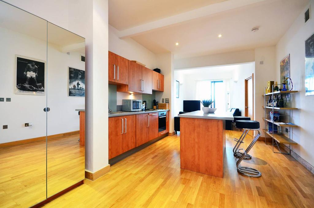 Roach Road, Bow, London, E3 2 bed flat £2,350 pcm (£542 pw)