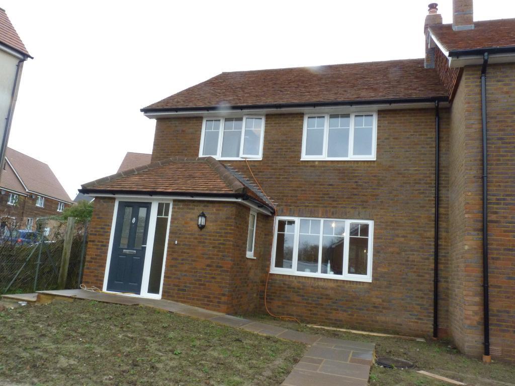 Queenstock Lane Buxted Tn22 4dg 4 Bed Semi Detached House £1 800