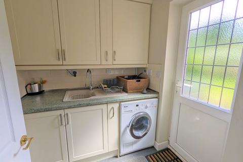 30 Bishops Field, Aston Clinton, Aylesbury, HP22 5BB