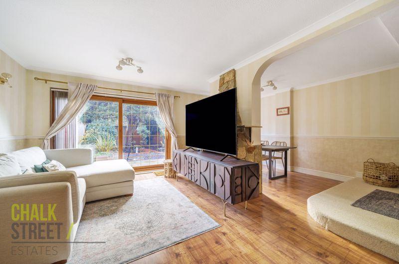 Maytree Close, Rainham, RM13 4 bed semidetached house for sale £530,000