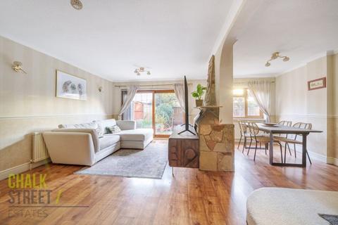 10 Maytree Close, Rainham, RM13 8EP