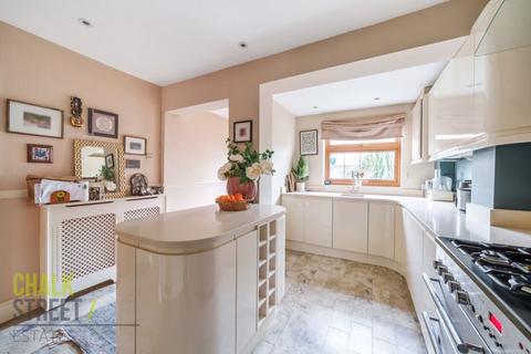 10 Maytree Close, Rainham, RM13 8EP