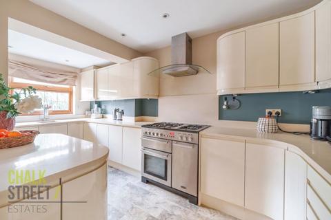 10 Maytree Close, Rainham, RM13 8EP