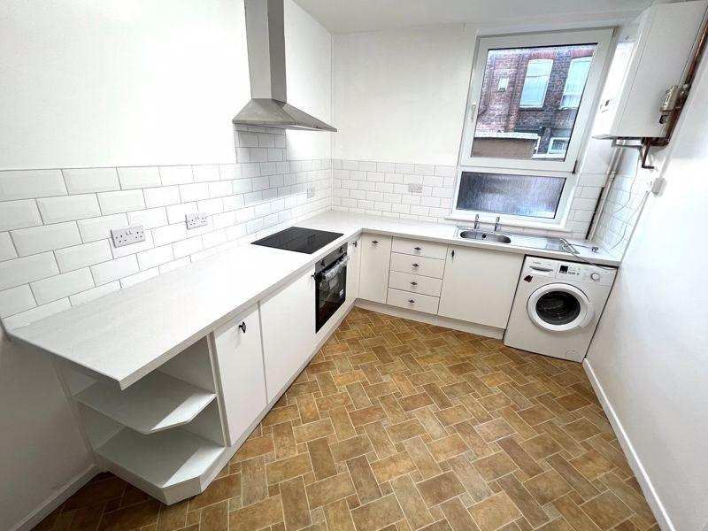 Chandos Grove, Salford 3 bed terraced house £1,100 pcm (£254 pw)