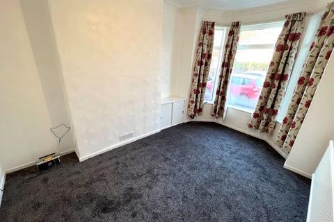 3 bedroom terraced house to rent, Chandos Grove, Salford