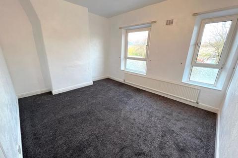 3 bedroom terraced house to rent, Chandos Grove, Salford