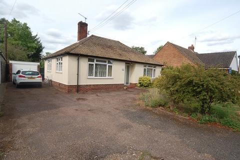 3 bedroom bungalow to rent, Kingsway, Mildenhall, Bury St.Edmunds, Suffolk, IP28