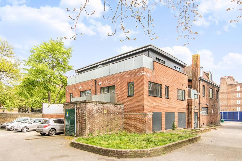 Vauxhall Street, Vauxhall, London, SE11 3 bed flat £3,012 pcm (£695 pw)