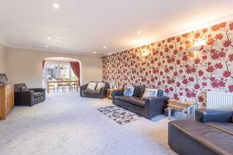 8 Vernon Close, Horsham, RH12 4EE