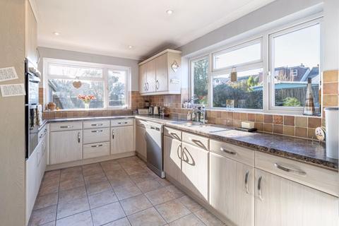 8 Vernon Close, Horsham, RH12 4EE