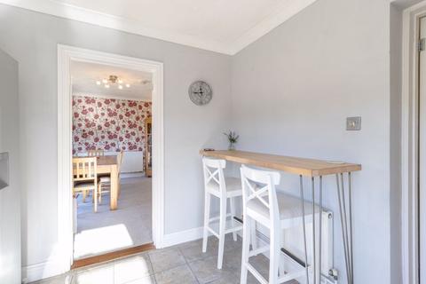 8 Vernon Close, Horsham, RH12 4EE