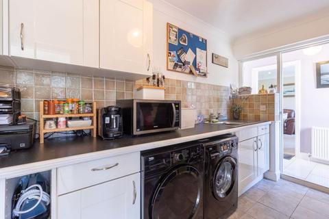 8 Vernon Close, Horsham, RH12 4EE