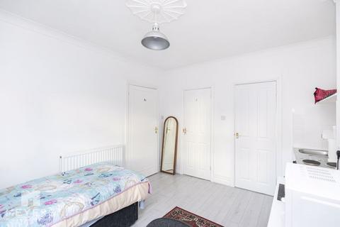 17 Harcourt Road, Bournemouth, BH5 2JG