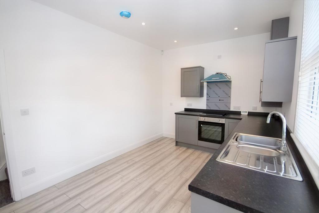 Garswood Road, AshtoninMakerfield... 2 bed terraced house £750 pcm