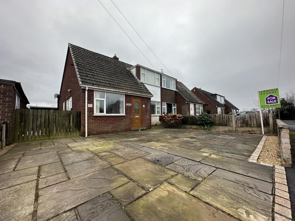 Highfield Drive, Longton, Preston, PR4 3 bed semidetached house £230,000