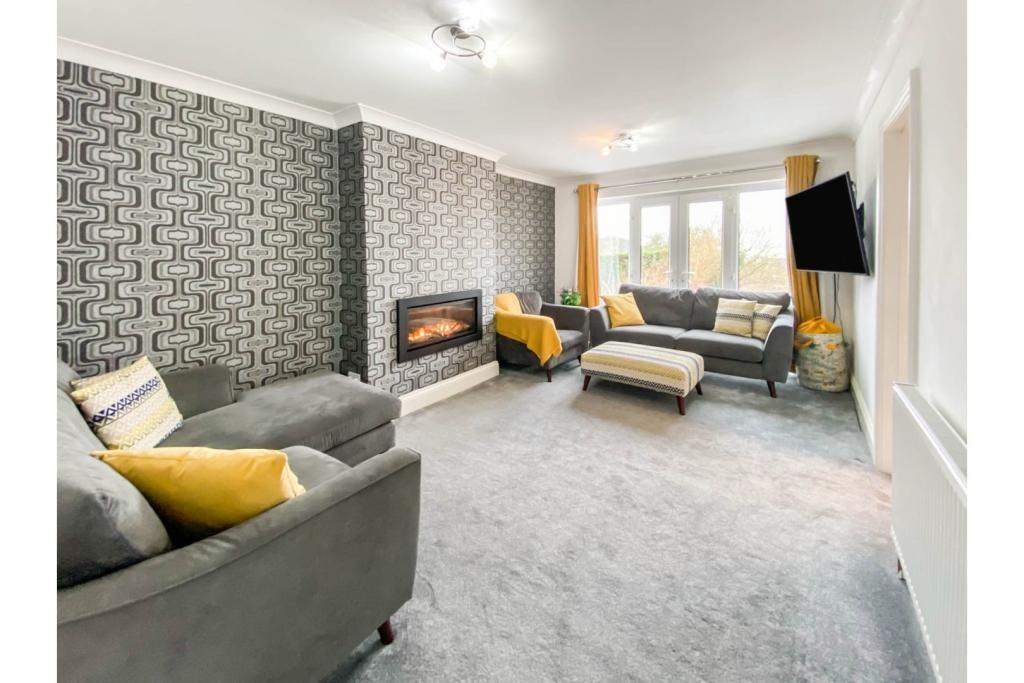 Dalecroft Rise, Allerton, Bradford, BD15 3 bed semidetached bungalow £199,950