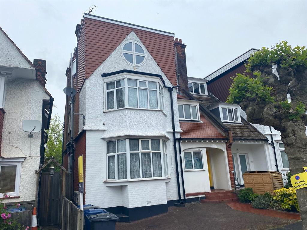 Ravenscroft Avenue, London, NW11 3 bed apartment for sale £795,000