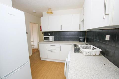 5 bedroom end of terrace house to rent, Stevenson Road
