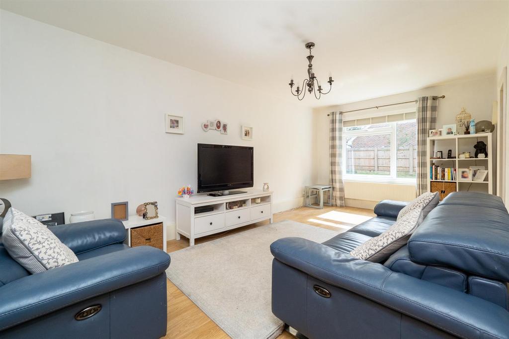 Sandown Drive, Carshalton 1 bed apartment £240,000