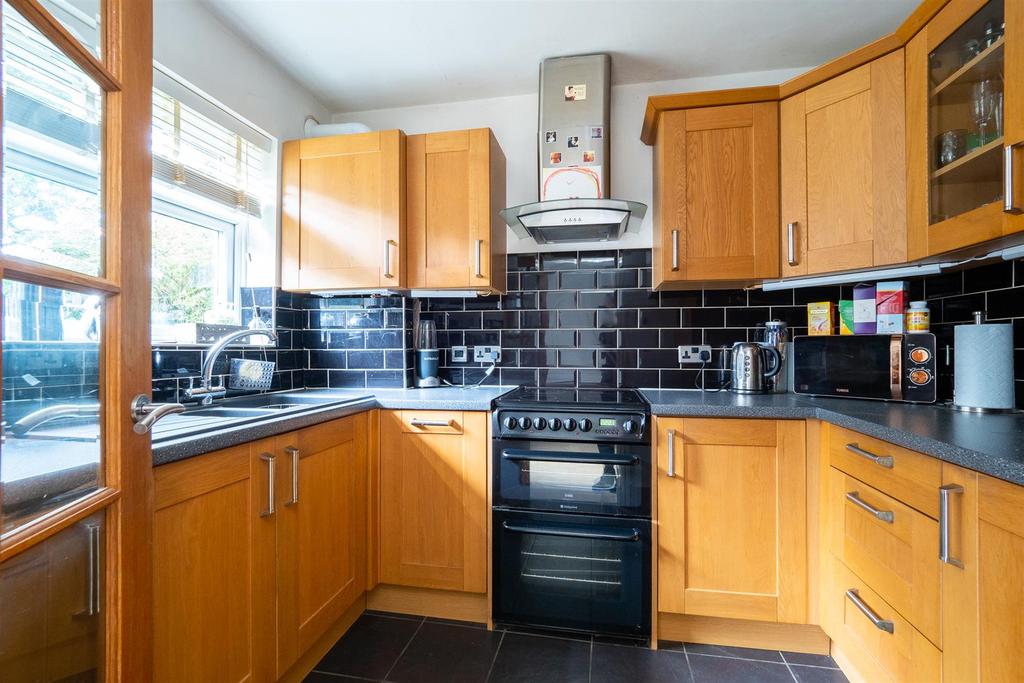 Sandown Drive, Carshalton 1 bed apartment £240,000