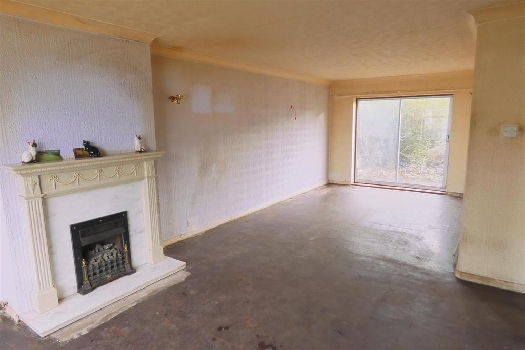 28 Northside Drive, Streetly 3 bed semidetached house £265,000