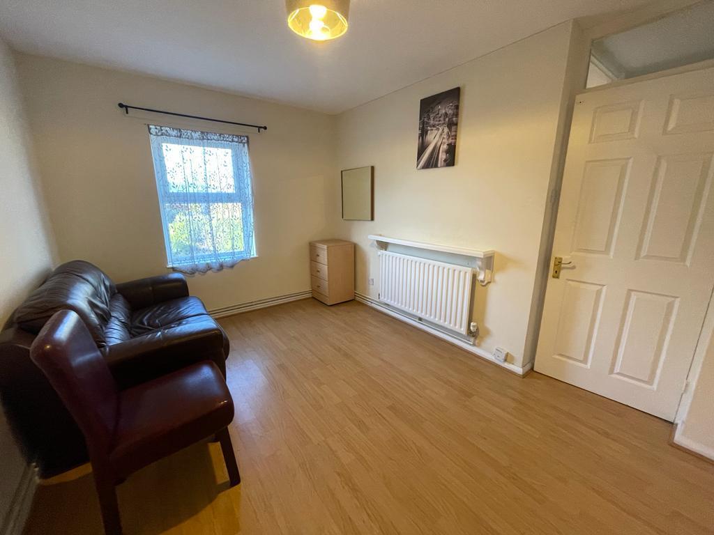 Dacre Road, Hitchin 3 bed terraced house for sale £400,000