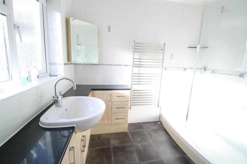 Leslie Road, Rayleigh 3 bed detached bungalow for sale £572,500