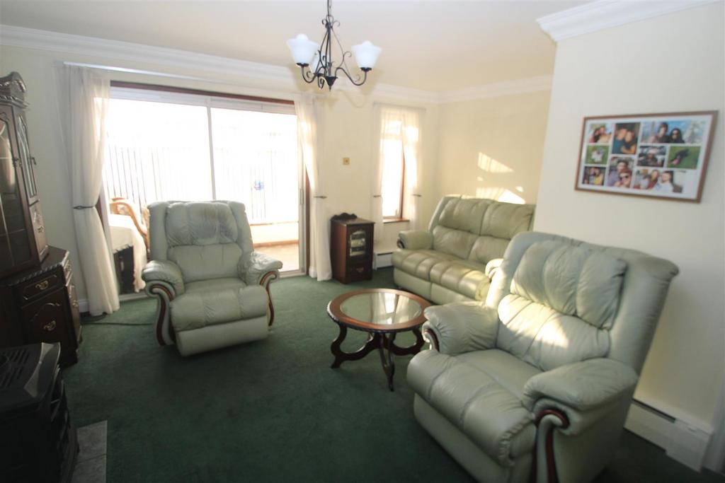 Leslie Road, Rayleigh 3 bed detached bungalow for sale £572,500