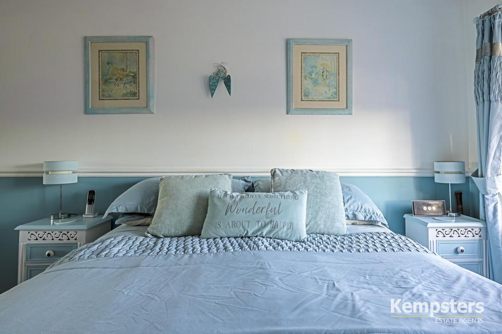 Bedroom 1 5th.jpg